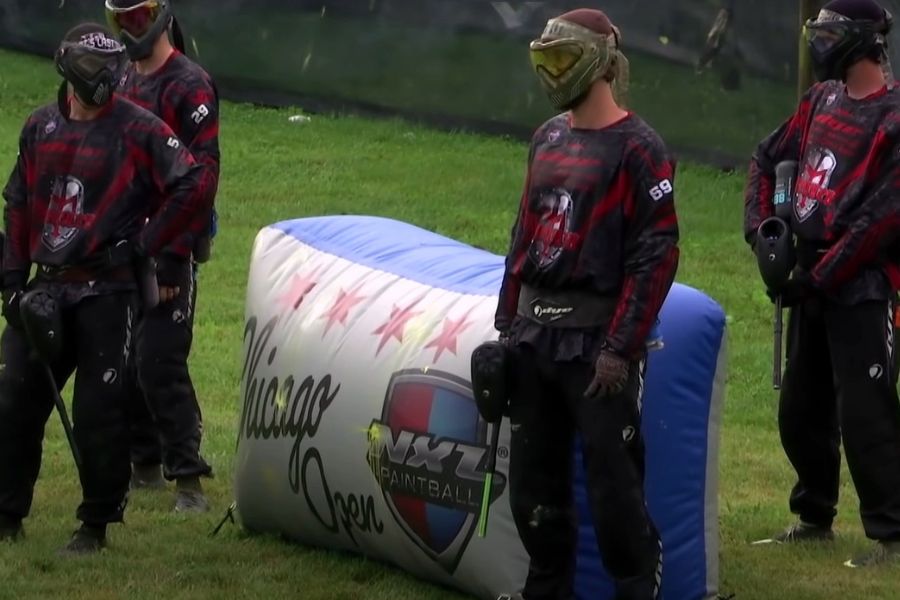 Teamwork in paintball