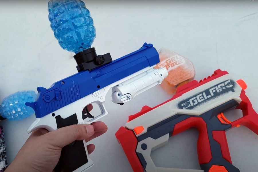 Assembled gel blaster guns