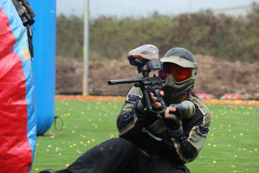 Paintballer with all necessary gears